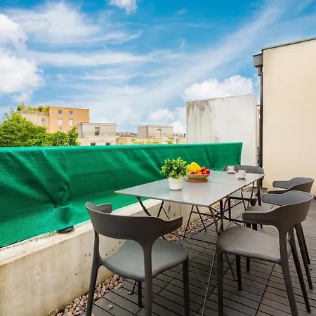 Le Petit Oranger - Lumineux, Balcon & Parking Apartment